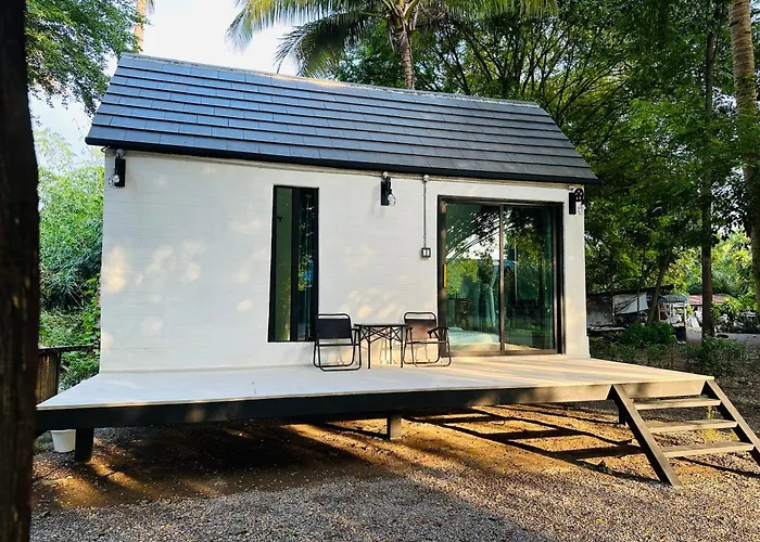บ้านไร่ดอกแก้ว โรงแรม จอมบึง