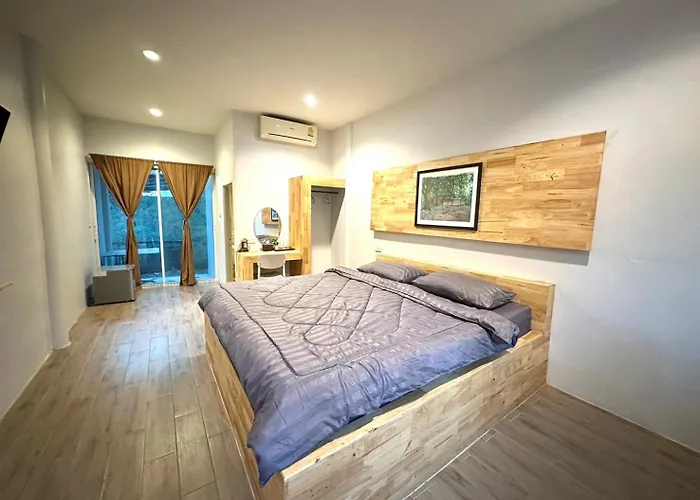 โรงแรม บ้านไร่ดอกแก้ว จอมบึง