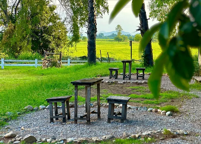 บ้านไร่ดอกแก้ว โรงแรม 4*