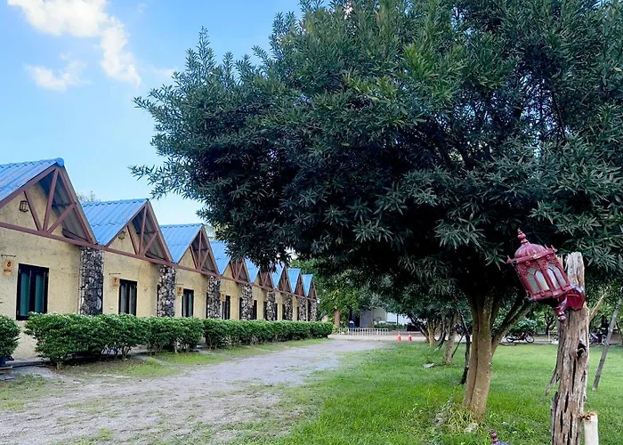 บ้านไร่ดอกแก้ว โรงแรม 4*