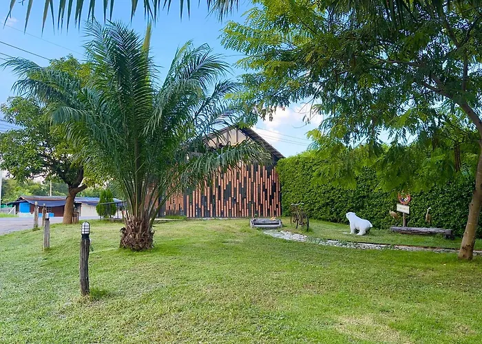 บ้านไร่ดอกแก้ว โรงแรม 4*
