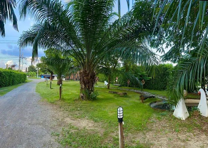 บ้านไร่ดอกแก้ว โรงแรม 4*