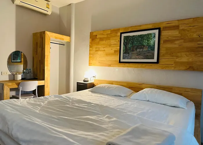 บ้านไร่ดอกแก้ว โรงแรม จอมบึง