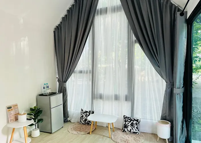 โรงแรม บ้านไร่ดอกแก้ว จอมบึง
